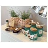 ASSORTED DECORATIVE ITEMS