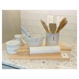 ASSORTED KITCHEN ITEMS