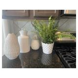 4 PC WHITE DECO ITEMS