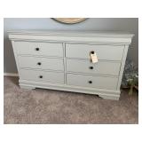 DRESSER