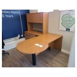 PEDESTAL DESK w/MEMO BOARD