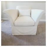 UPHOLSTERED SWIVEL CHAIR