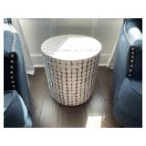 ACCENT TABLE