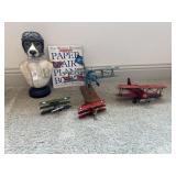 ASSORTED AIRPLANE DÉCOR