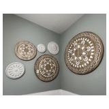 SIX (6) ASSORTED WALL DÉCOR