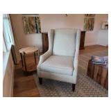 ACCENT CHAIR