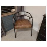 ACCENT CHAIR