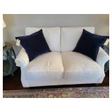 LOVESEAT W/PILLOWS