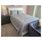 QUEEN BED