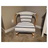 CHAIR W/ PILLOW