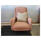 CHAIR W/ PILLOW