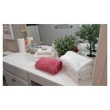 9PC BATHROOM ITEMS