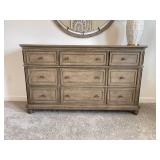 DRESSER