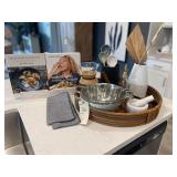 11PC KITCHEN ITEMS