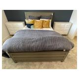 QUEEN BED