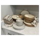 25PC KITCHEN ITEMS