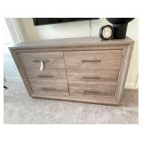 DRESSER