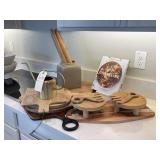 11PC KITCHEN ITEMS