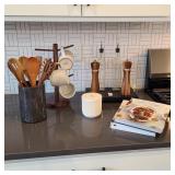 13PC ASSORTED KITCHEN ITEMS