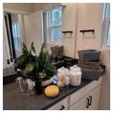 11PC ASSORTED BATH ITEMS