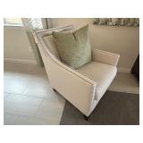 ACCENT CHAIR