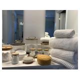 ASSORTED BATHROOM ITEMS