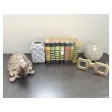 ASSORTED DECO ITEMS