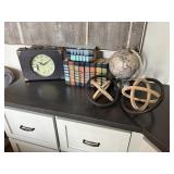 ASSORTED DECORATIVE ITEMS