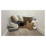 ASSORTED CLOSET ITEMS