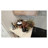 ASSORTED KITCHEN ITEMS
