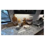 ASSORTED KITCHEN ITEMS