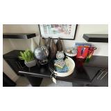 ASSORTED DECOR ITEMS