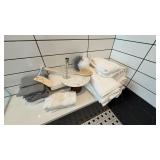 ASSORTED BATH ITEMS