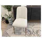 ACCENT CHAIR