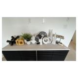 ASSORTED DECOR ITEMS