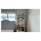 ASSORTED DECOR ITEMS