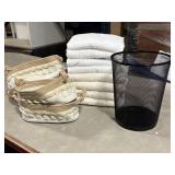 ASSORTED BATHROOM ITEMS