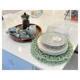 ASSORTED KITCHEN ITEMS