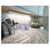 ASSORTED KITCHEN DÉCOR