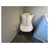 ACCENT CHAIR