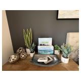 ASSORTED DÉCOR ITEMS