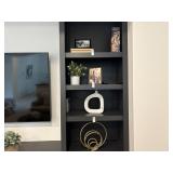 ASSORTED DÉCOR ITEMS