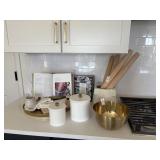 ASSORTED KITCHEN ITEMS