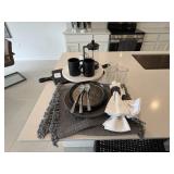 ASSORTED KITCHEN ITEMS
