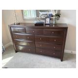 DRESSER