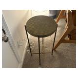 ACCENT TABLE