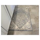 AREA RUG