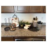 ASSORTED DECOR