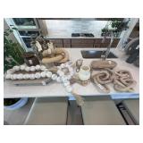 ASSORTED DECOR ITEMS