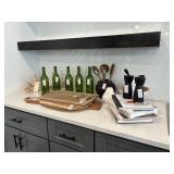 ASSORTED KITCHEN DECOR ITEMS